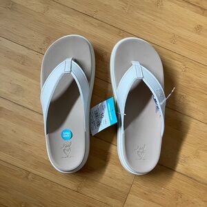 NWT Women’s Size 10 REEF Beige Sierra Vintage Cushion Comfort Sandals Shoes